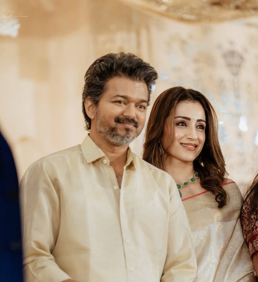 vijay   త్రిష పై దుమ్మెత్తిపోస్తున్న విజయ్ ఫ్యాన్స్