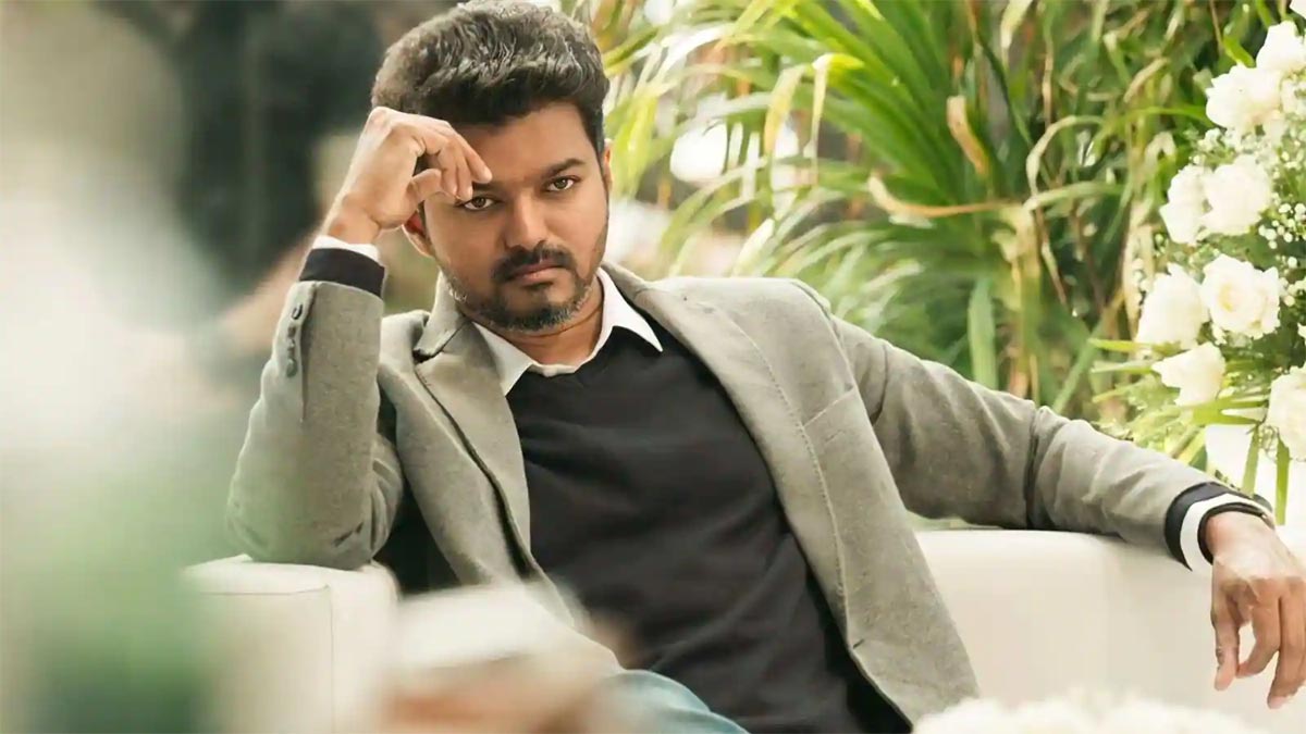 vijay,files a case against,vijay parents  తల్లితండ్రులపై కేసు పెట్టిన స్టార్ హీరో 