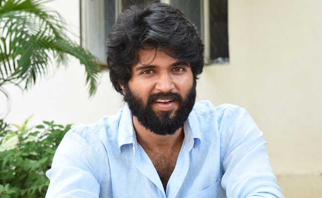 vijay devarakonda,killfakenews,killfakewebsites,mahesh babu,anil ravipudi,harish shankar,vamshi paidipally   విజయ్ దేవరకొండకి మద్దతుగా నిలుస్తున్న చిత్ర పరిశ్రమ..