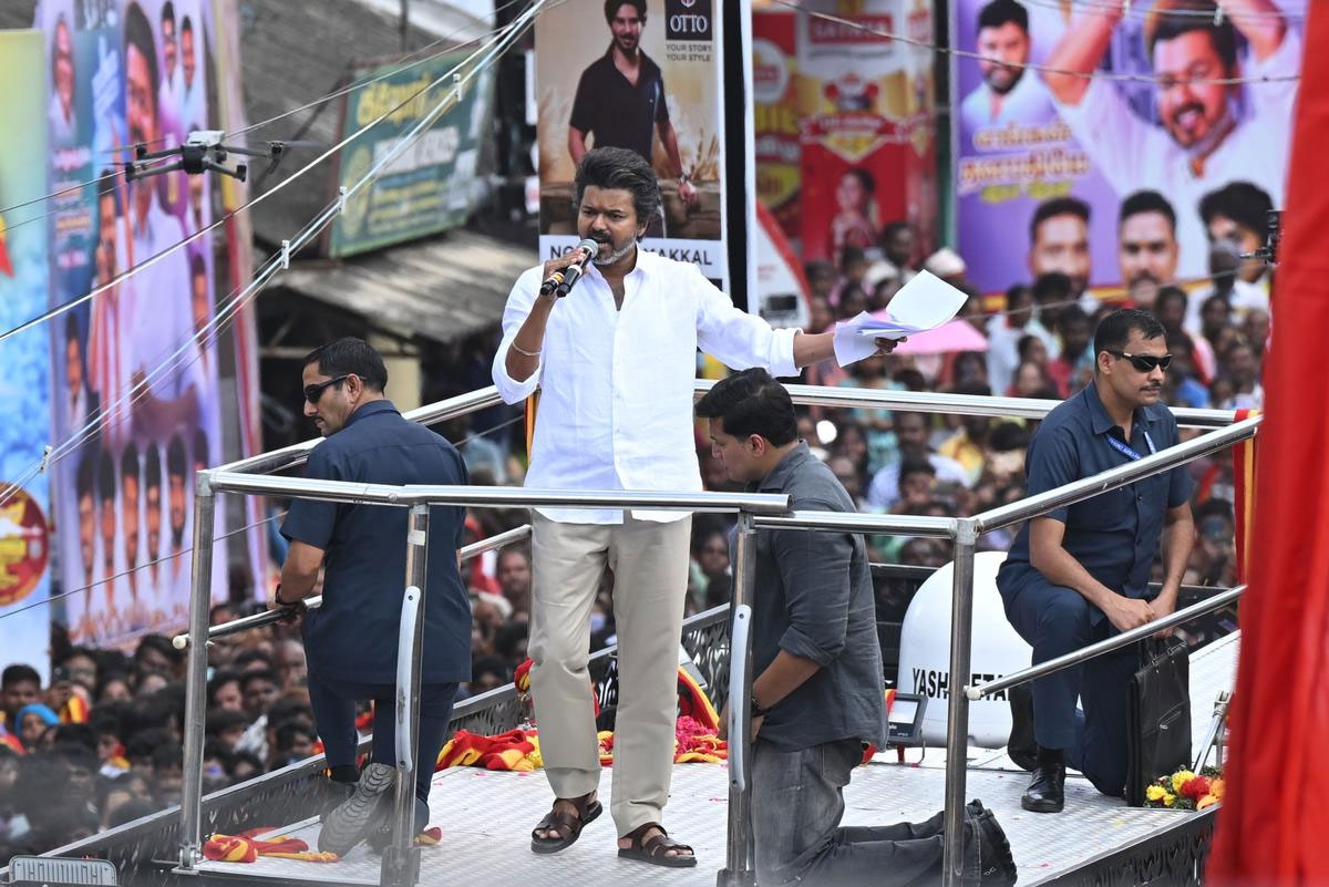 vijay  విజయ్‌ కార్నర్‌ మీటింగ్‌ లో తొక్కిసలాట 