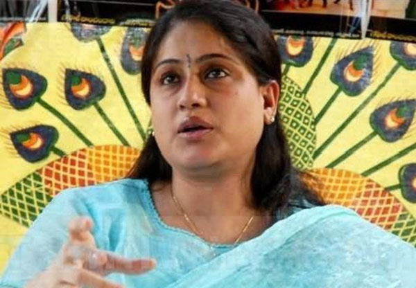 vijayashanthi,tamilnadu,sasikala,pannirselvam  విజయశాంతి.. కాస్త అవగాహన పెంచుకో..! 