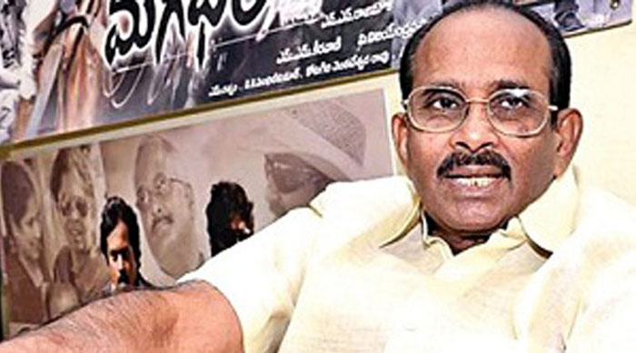 star writer vijayendra prasad,baahubali 2 movie,dangal movie,china  'బాహుబలి' కి అంతసీన్‌ లేదని ఒప్పుకున్నాడు...! 