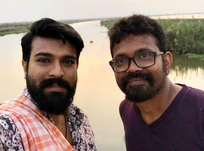 ram charan,rangasthalam movie,sukumar,politics,1985  'రంగస్థలం'లో రాజకీయాలు నడుస్తున్నాయి! 