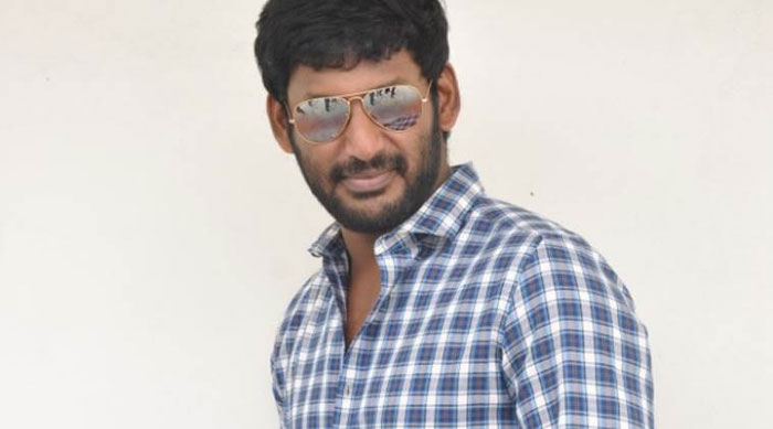 actor vishal,adopts,village,cyclone gaja,tamil nadu  సినిమా వేరు.. నిజజీవితం వేరని నిరూపించాడు! 