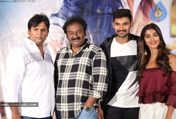 saakshyam,pre release press meet,vv vinayak,srinivas,pooja hegde,sakshyam pre release event  'సాక్ష్యం' బ్లాక్ బస్టర్ కావాలి: వి.వి.వినాయక్!