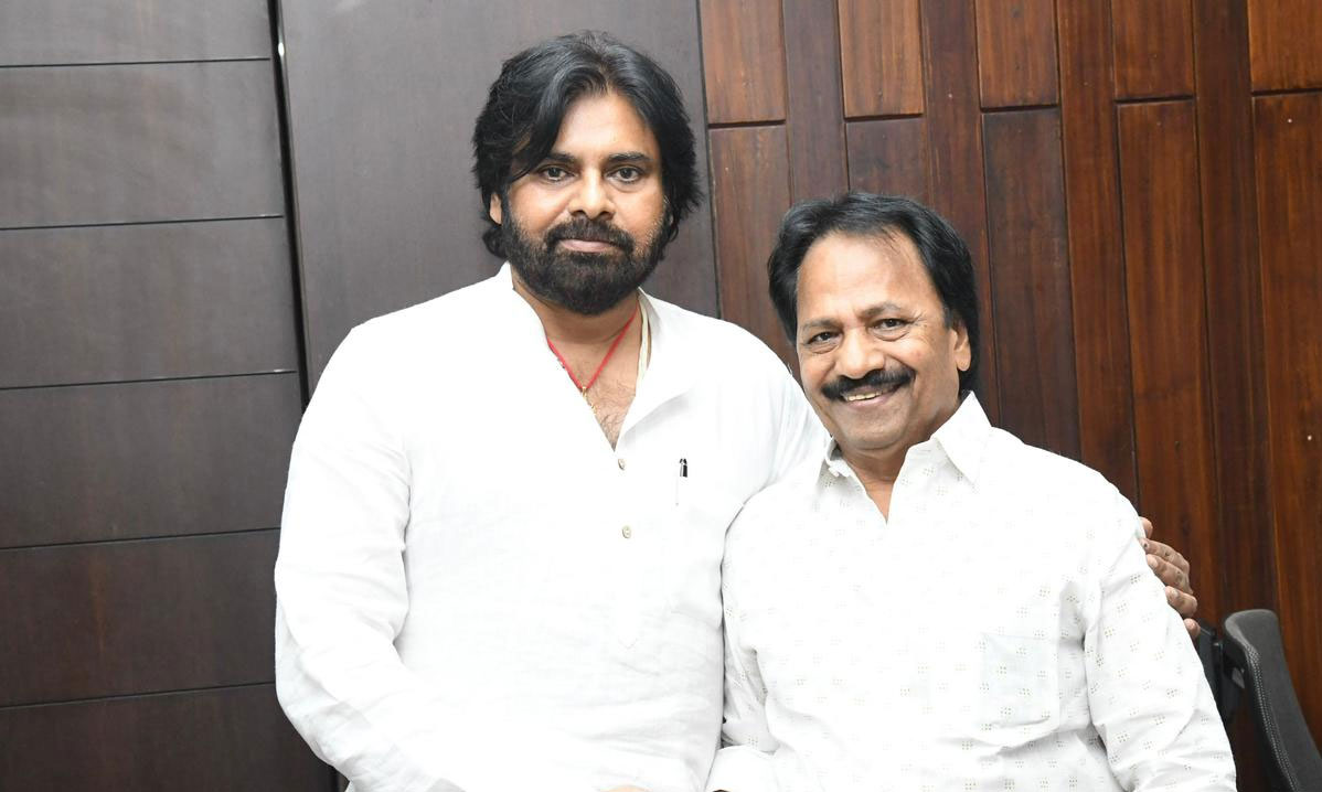 hari hara veeramallu  వీరమల్లు నిర్మాతను ఆదుకున్న పవన్ 