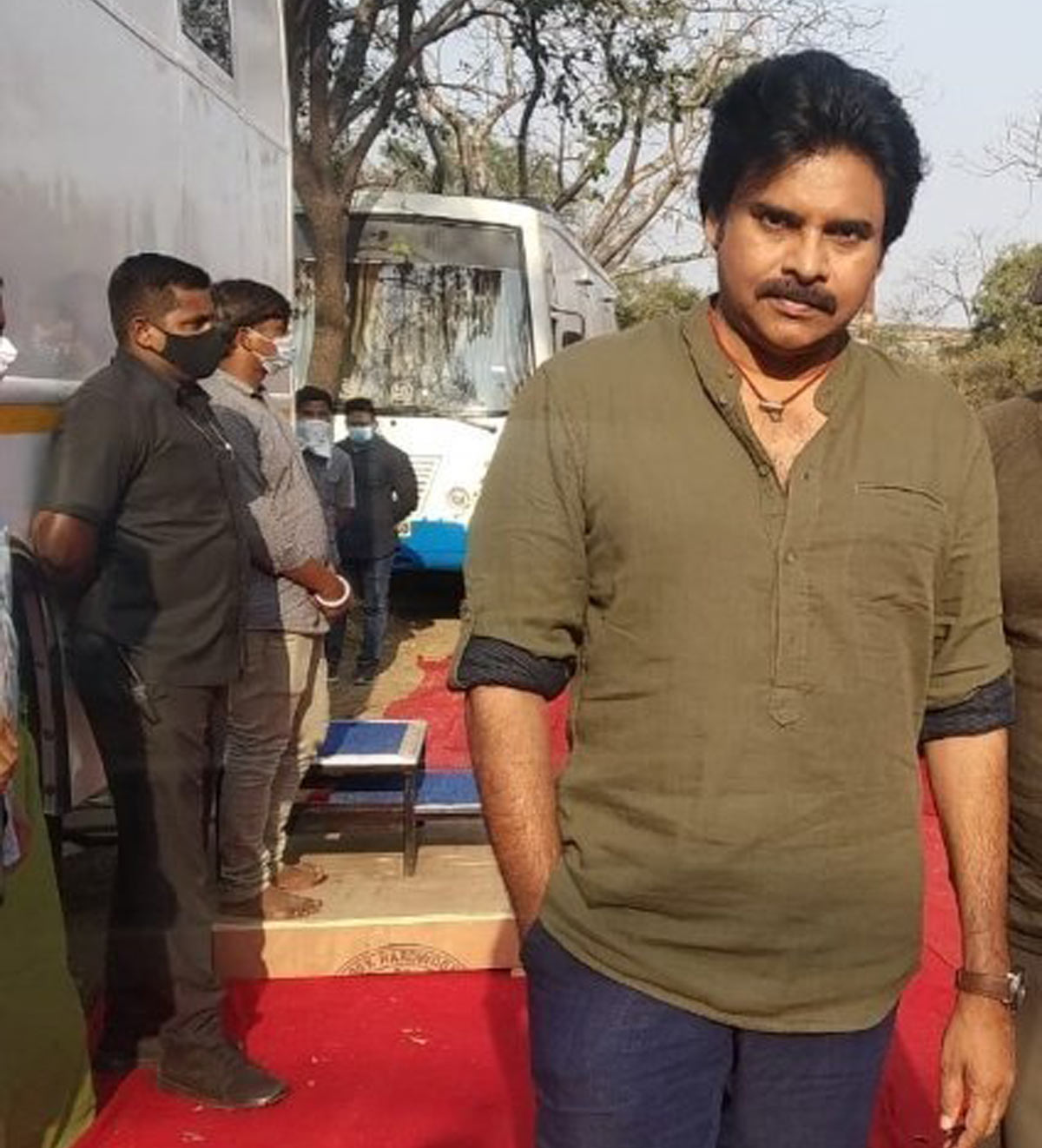 pawan kalyan,ak remake,rana,sekhar k chandra,pawan special look,look change,cop look  పవన్ లుక్ లో స్పెషల్ ఏముంది