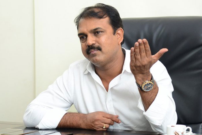 koratala siva,director,confusion,next hero,acharya,ram charan,chiranjeevi  కొరటాల శివ నెక్ట్స్ సినిమా ఎవరితో..?