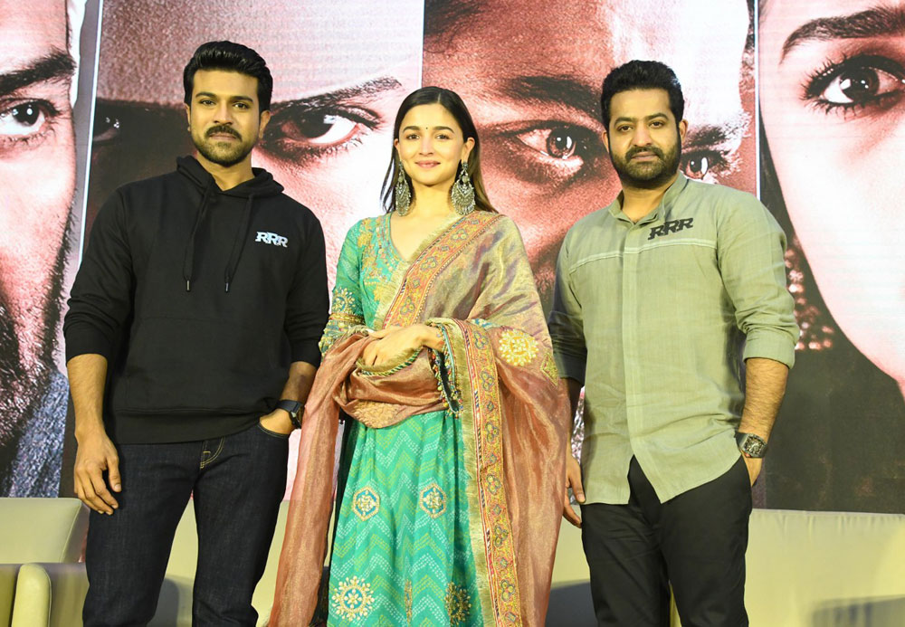 rrr,massive budget,rrr promotions,rajamouli,ram charan,dvv danayya,danayya entertainment,flight,alia bhatt,mumbai,rrr pre release events,rrr press meets  ఆర్.ఆర్.ఆర్ ప్రమోషన్స్ బడ్జెట్ ఎంతంటే..