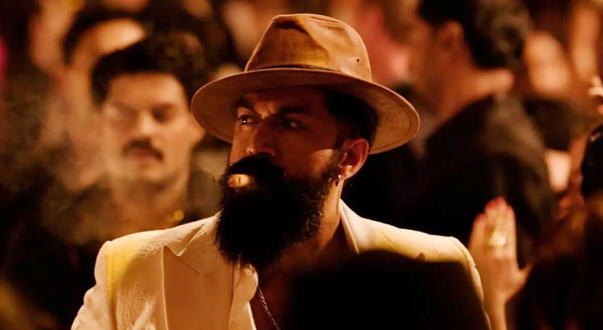 toxic  టాక్సిక్ : ఏం జరుగుతుంది యశ్ 