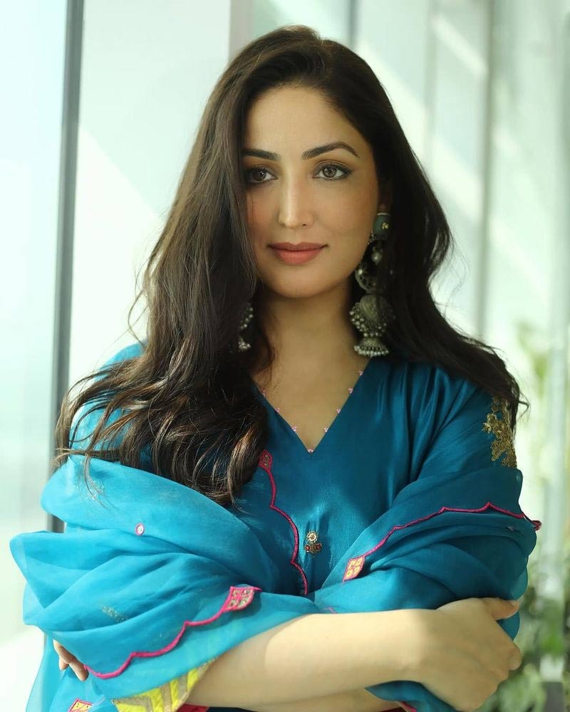yami gautam  సైలెంట్ గా ఓపెన్ అయిన‌ సంచ‌ల‌న ద‌ర్శ‌కుడి భార్య‌