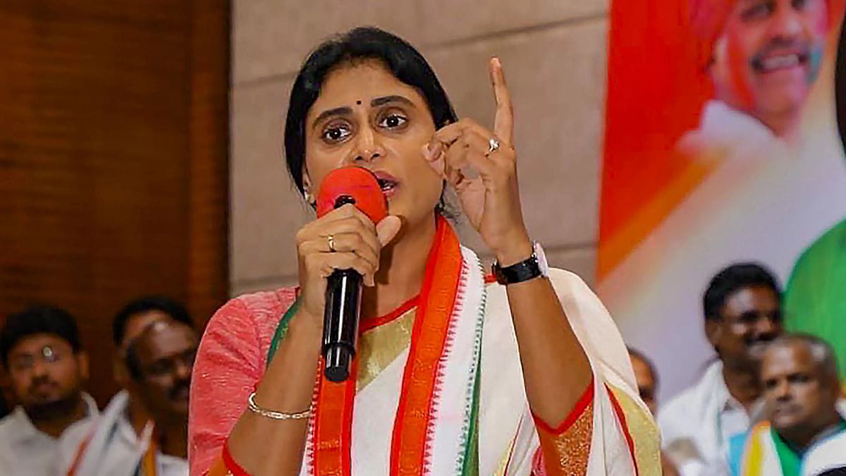 ys jagan vs ys sharmila  జగన్ - షర్మిల మధ్య భగ్గుమన్న పసుపు ఫైట్