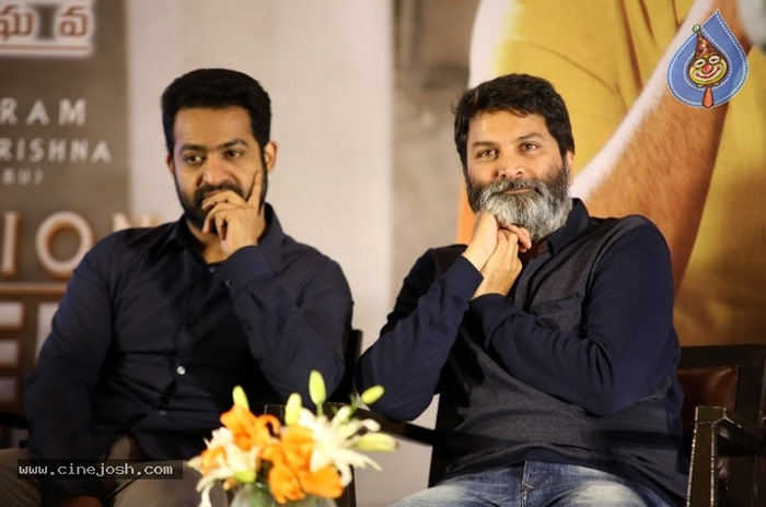 jr ntr,aravinda sametha veera raghava,success meet,trivikram srinivas  త్రివిక్రమ్‌ని నేను నమ్మాను: ఎన్టీఆర్! 