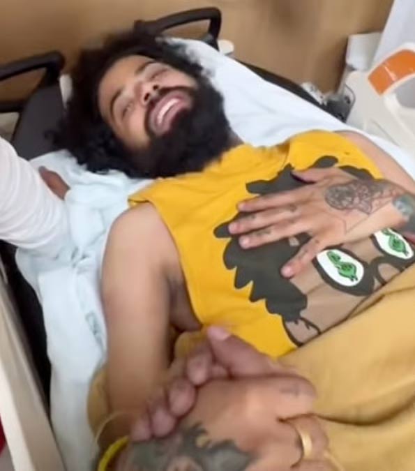 anurag dobhal   రోడ్‌పై యూట్యూబ‌ర్ ఆత్మ‌హ‌త్యాయ‌త్నం