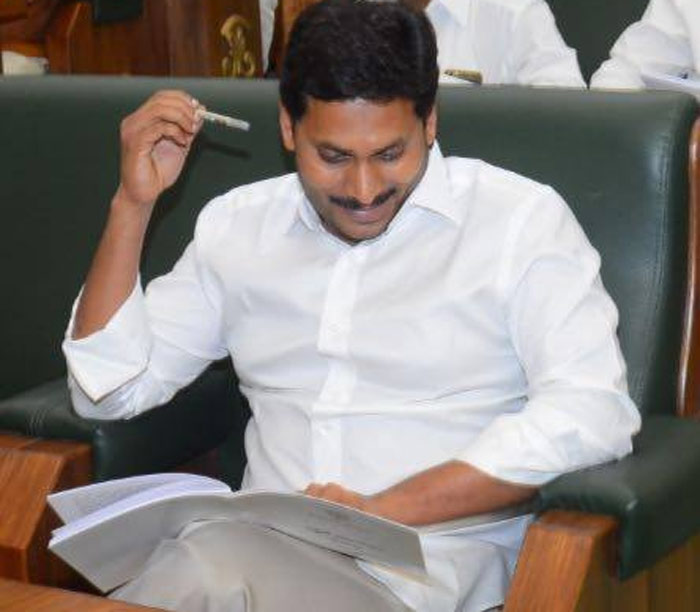 ysrcp,ys jagan mohan reddy,pawan kalyan,chiranjeevi,prasanth kishore,andhra pradesh  మాట తప్ప.. మడమ తిప్ప.. అంటే ఇదేనా జగన్‌! 